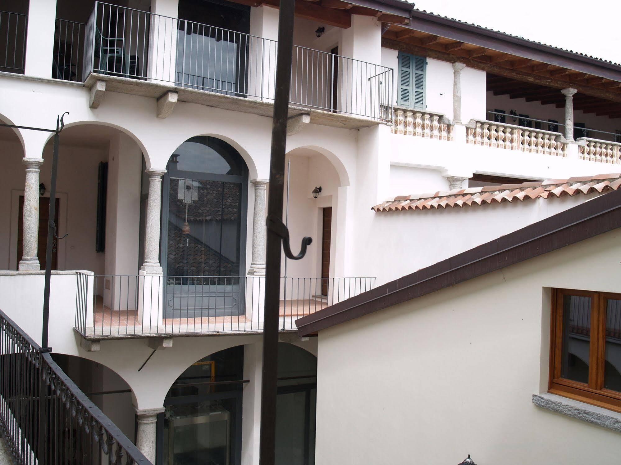 Casa Botta - Luino Lago Maggiore Exteriör bild